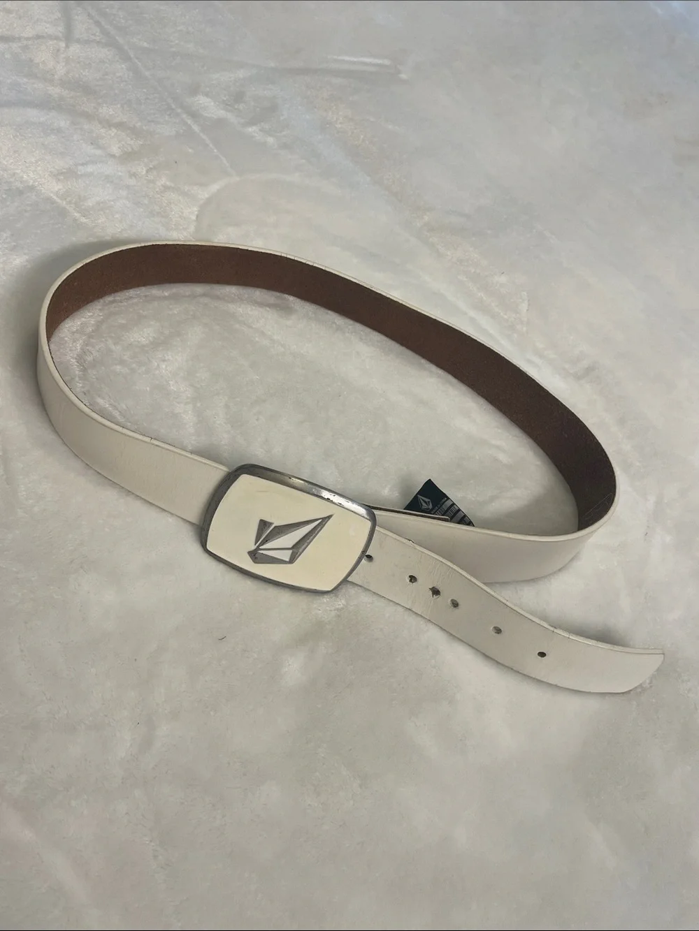 Volcom Men's Half Stone White Leather Belt with Logo Buckle - Picture 1 of 12